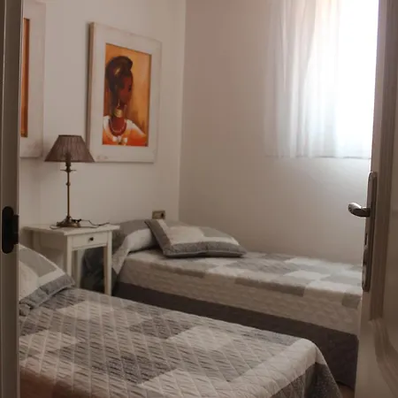 Elena Villa *